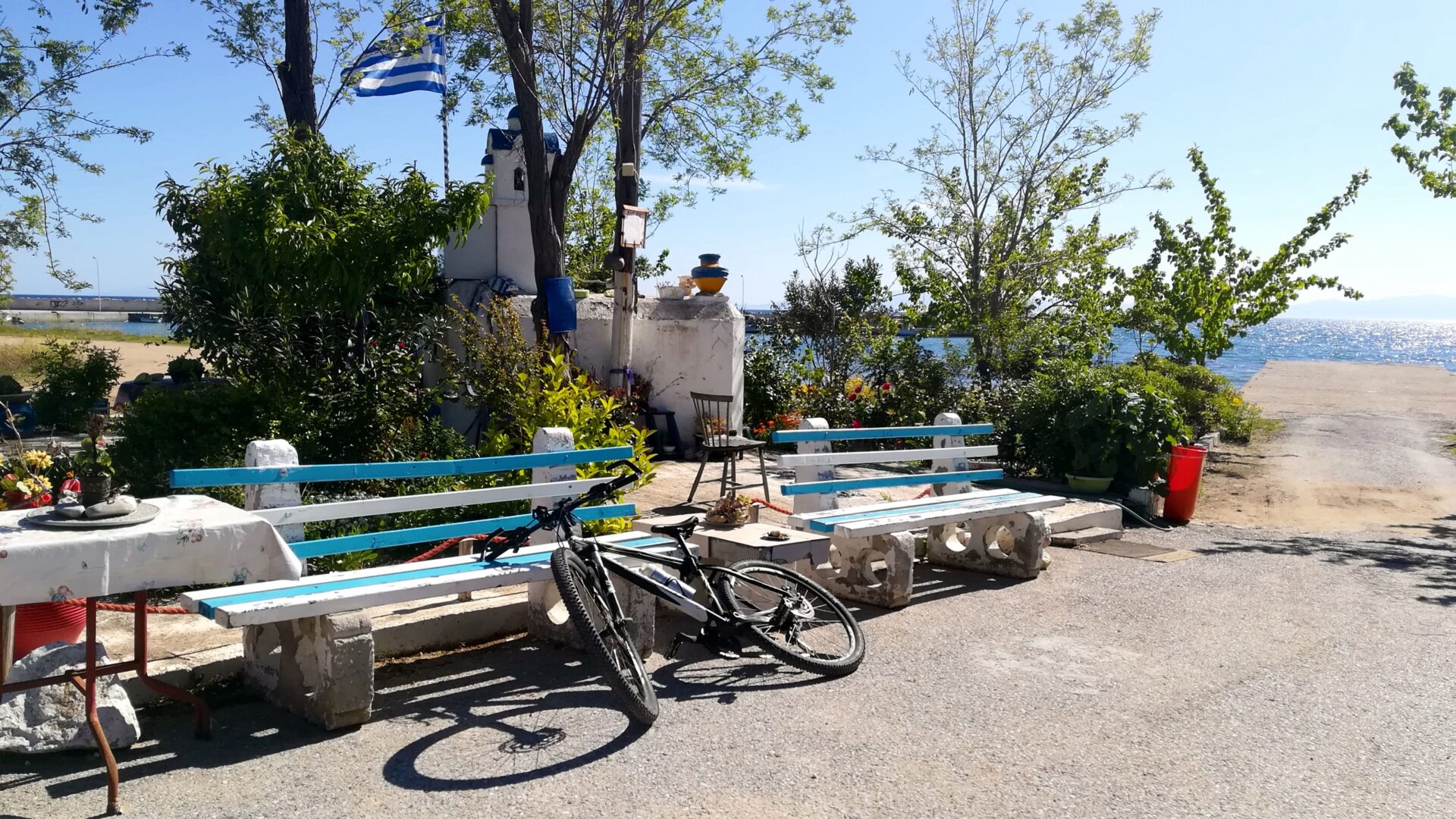Sozopoli in Grecia Balcani in Camper con LPDM Le Puntine del Mondo parcheggio gratuito in libera in riva al mare